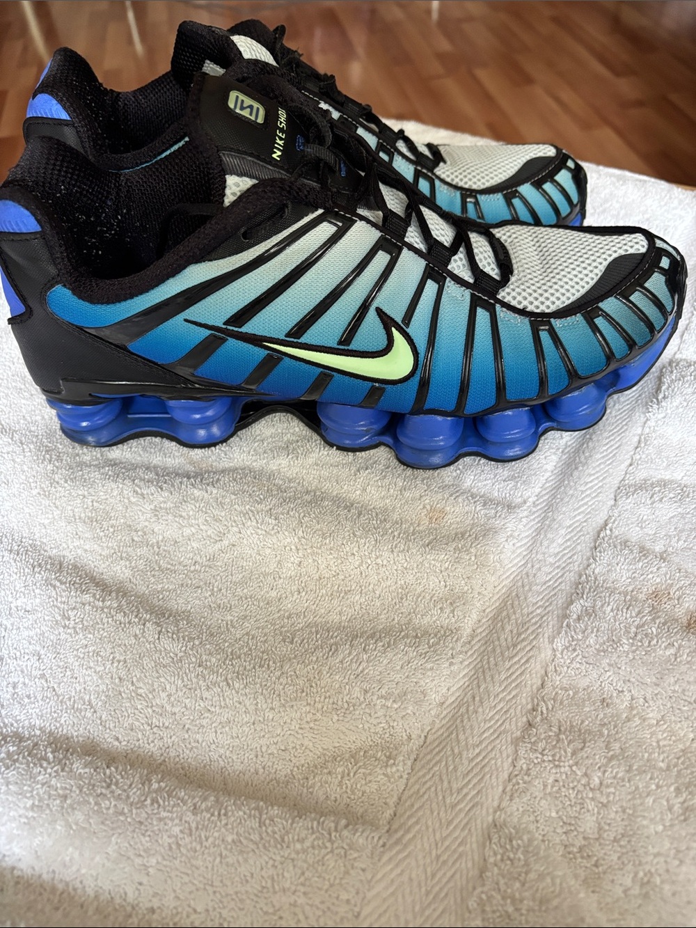 Nike men Blue Gradient Shox with Black Accents